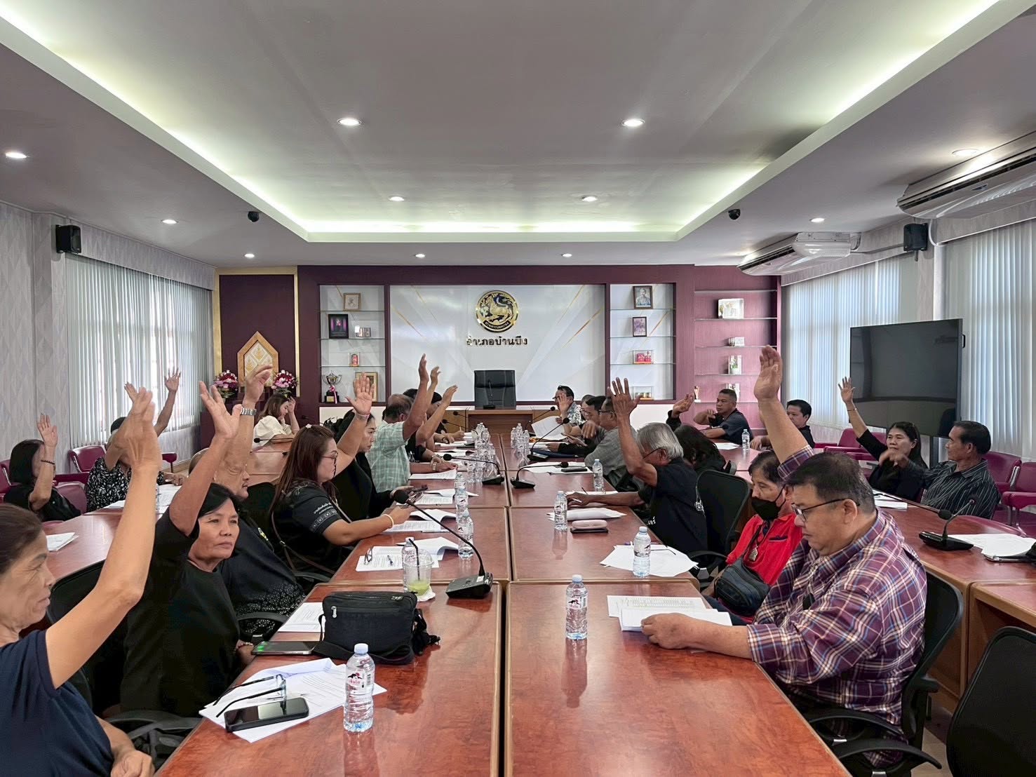 พช.สพอ.บ้านบึง ดำเนินการประชุมคณะกรรมการเครือข่ายกองทุนหมู่บ้านและชุมชนเมืองอำเภอบ้านบึง