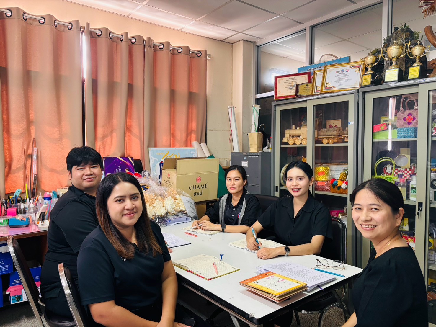 สพอ.บ้านบึง จ.ชลบุรี ประชุมเจ้าหน้าที่พัฒนาชุมชนอำเภอบ้านบึง