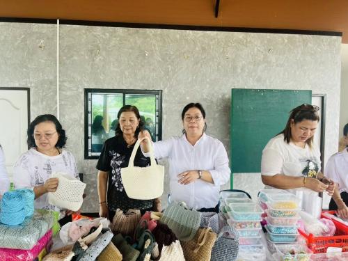 สพอ.บ้านบึง จ.ชลบุรี ดำเนินการโครงการส่งเสริมแก้ไขปัญหาหนี้สินครัวเรือน “สำนึกดี แผนดี บริหารหนี้ได้” 🏦💵💰 กิจกรรม ฝึกอาชีพ