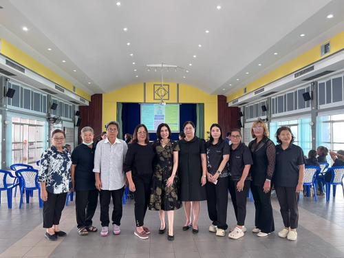 พช.สพอ.บ้านบึง จ.ชลบุรี  ดำเนินโครงการ พัฒนาศักยภาพสตรีสู่ความมั่นใจและการทำดอกไม้ประดิษฐ์