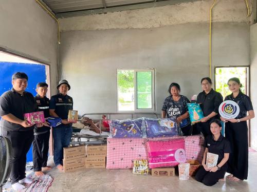 พช.บ้านบึง ส่งมอบสิ่งของอุปโภค บริโภค ช่วยเหลือครัวเรือนยากจนในพื้นที่